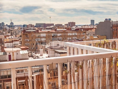 Ático de alquiler en Avinguda de Madrid, Sants