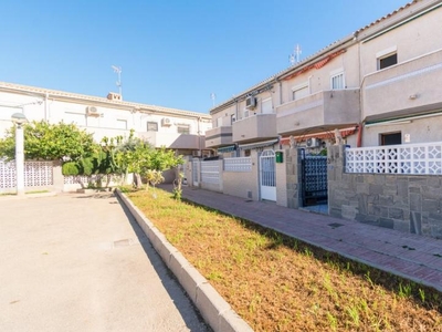 Casa adosada en venta en Calle Isla Formentera, 2b, La Regia