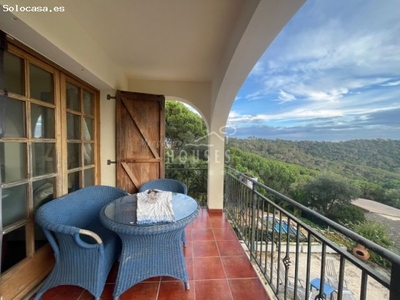 Casa con piscina y vista a mar