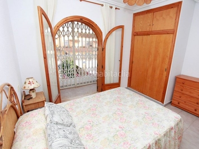 Casa dúplex 3 habitaciones, 1 baño, 1 aseo, cocina independiente,salon comedor, atrio entrada para coche en Alcázares (Los)