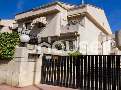 Casa en venta de 265m² Calle Violeta, 28803 Alcalá de Henares (Madrid)