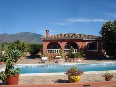 Chalet en venta en Los Llanos, Estepona, Málaga