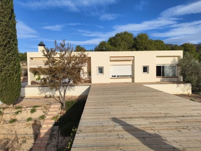 Chalet villa con parcela de 12000 metros en Gea y Truyols Murcia