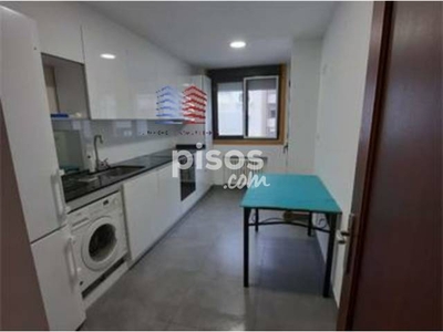 Piso en alquiler en Calle de Santo Domingo, cerca de Plaza del Hierro en Centro por 710 €/mes