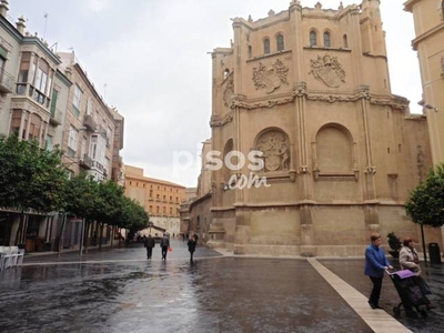 Piso en alquiler en Catedral en La Catedral por 800 €/mes