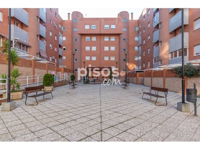 Piso en venta en Calle de Campotéjar, 4 en Los Periodistas-Parque Almunia por 229.900 €