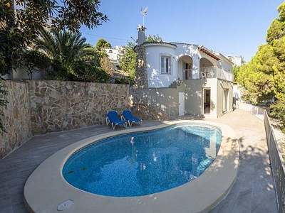 Villa con piscina privada a 1km del mar