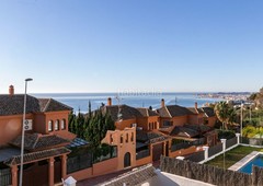 Casa elegante villa clásica con preciosas vistas panorámicas al mar en Benalmádena