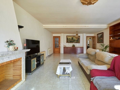 Casa adosada con 4 habitaciones con parking y calefacción en Vilassar de Mar