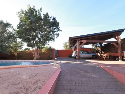 Chalet con 5 habitaciones con piscina y vistas a la montaña en Náquera