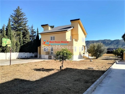 Villa independiente en venta en Cantoria