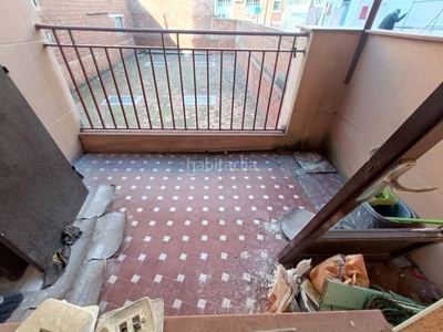 Piso + balcón + terraza / zona centro en Centre Santa Coloma de Gramenet
