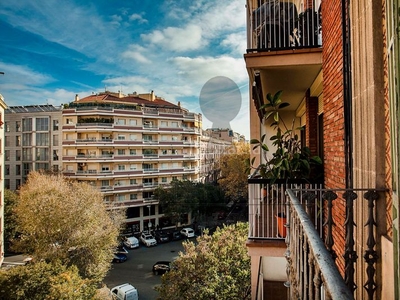 Piso con 3 habitaciones con aire acondicionado en Barcelona