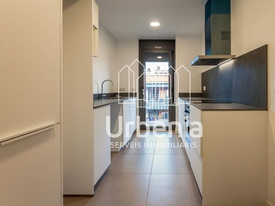 Piso , con 98 m2, 3 habitaciones y 2 baños, garaje y ascensor. en Gelida