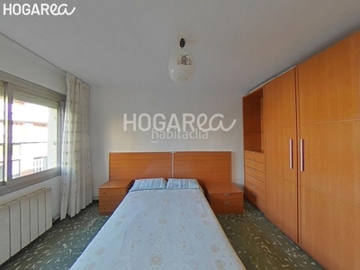 Piso de 56m2, en la zona /La Salut, distribuido en salón comedor, 3 habitaciones, baño, cocina y lavadero. vivienda muy luminosa y soleada, con vistas despejadas. en Badalona