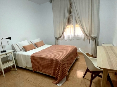 Room For Rent - Soho - Muelle Heredia - Málaga - Paz
