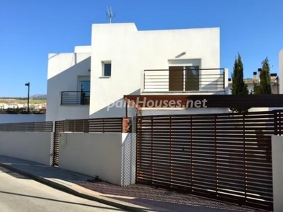 Terraced house to rent in La Zubia -