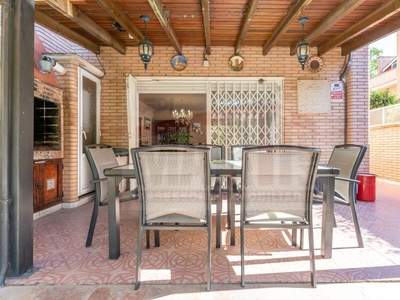 Venta de casa con terraza en Reus