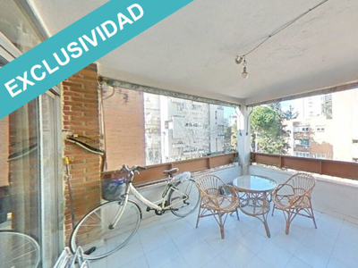 Venta de piso con terraza en Concepción (Madrid)