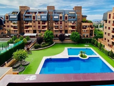 Alquiler de ático en calle Aconcagua de 3 habitaciones con terraza y piscina