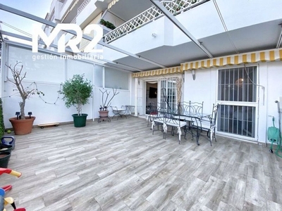 Alquiler de piso en calle Juan Vázquez de 3 habitaciones con terraza y piscina