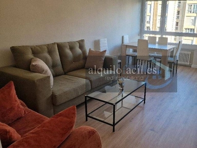 Alquiler de piso en Centro - Logroño de 4 habitaciones con muebles y balcón