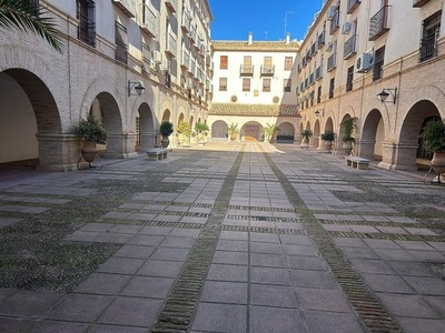 Alquiler de piso en San Felipe - El Almendral - La Merced de 3 habitaciones con muebles y balcón