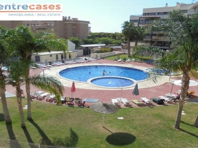 APARTAMENTO CANET PLAYA TERRAZA VISTAS A LA PISCINA EN URBANIZACIÓN