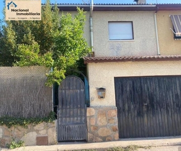 Casa adosada en venta en Santa María del Tiétar