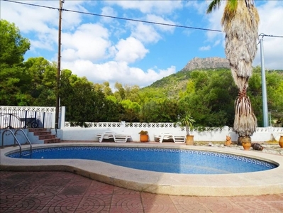 Chalet independiente en venta con piscina Canuta Calpe.