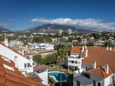 Dúplex ático en venta en Nueva Andalucía, Marbella