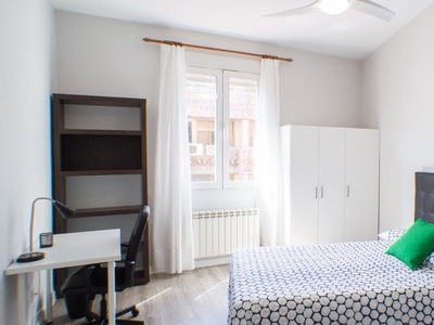 Habitación soleada en piso compartido en Chamberí, Madrid