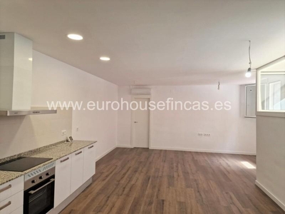 Piso bajo en venta en Sants, Barcelona