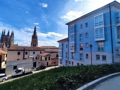 Piso en alquiler en Centro - Burgos de 2 habitaciones con muebles y calefacción