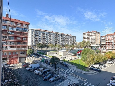 Piso en venta en Beraun - Pontika de 3 habitaciones con terraza y balcón