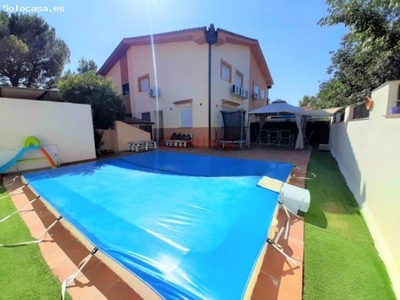 Venta de vivienda unifamiliar con piscina situada en la zona de la Mejostilla.