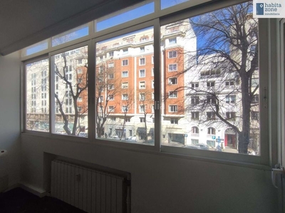 Alquiler apartamento en juan bravo apartamento con 3 habitaciones con ascensor y calefacción en Madrid