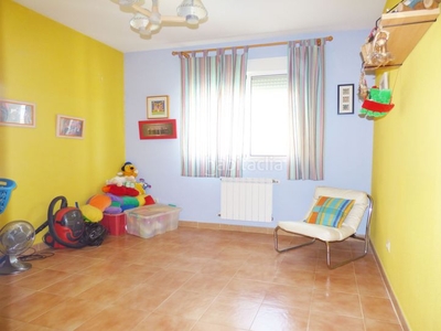 Alquiler casa con 4 habitaciones con parking, piscina, calefacción y aire acondicionado en Fuenlabrada