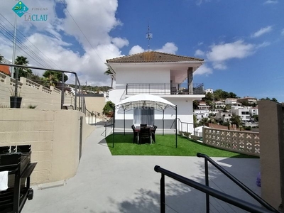 Alquiler casa en alquiler con piscina y vistas al mar en Sitges