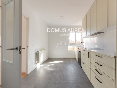 Alquiler dúplex en alquiler , con 90 m2, 2 habitaciones y 3 baños, ascensor, aire acondicionado y calefacción individual. en Madrid