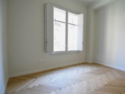 Alquiler piso apartamento con balcones muy céntrico en c/santa clara, reformado en 2022 en Girona