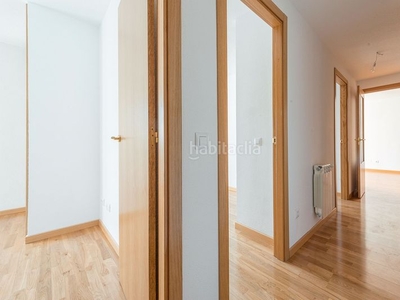 Alquiler piso con 3 habitaciones con ascensor, calefacción y aire acondicionado en Madrid