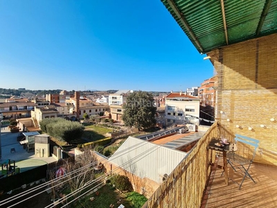 Alquiler piso con 3 habitaciones con calefacción y vistas a la montaña en Rubí