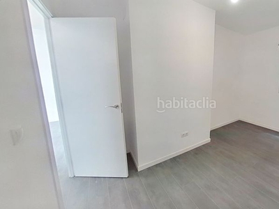 Alquiler piso con 3 habitaciones en Palomeras Bajas Madrid