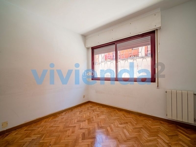 Alquiler piso en Valdeacederas, 60 m2, 2 dormitorios, 1 baños, 1.000 euros en Madrid