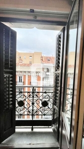 Alquiler piso precioso piso en alquiler en zona de Jerónimos, con 2 habitaciones y 2 baños en Madrid