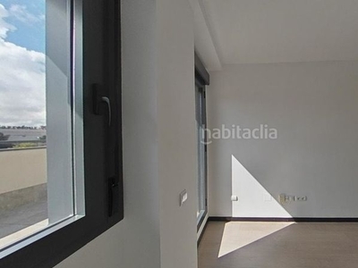 Alquiler piso sexto con 2 habitaciones, ascensor, parking y piscina comunitaria en Madrid