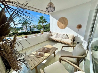 Apartamento con 2 habitaciones amueblado con aire acondicionado en Marbella