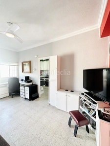 Apartamento con 2 habitaciones amueblado con aire acondicionado y vistas al mar en Benalmádena