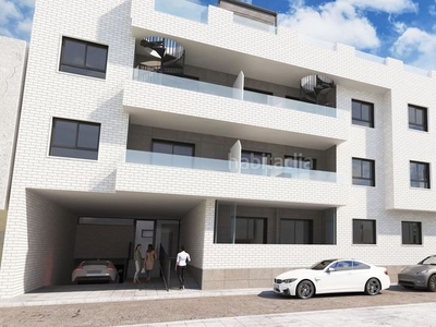 Apartamento con 2 habitaciones con ascensor, parking y aire acondicionado en Alcázares (Los)